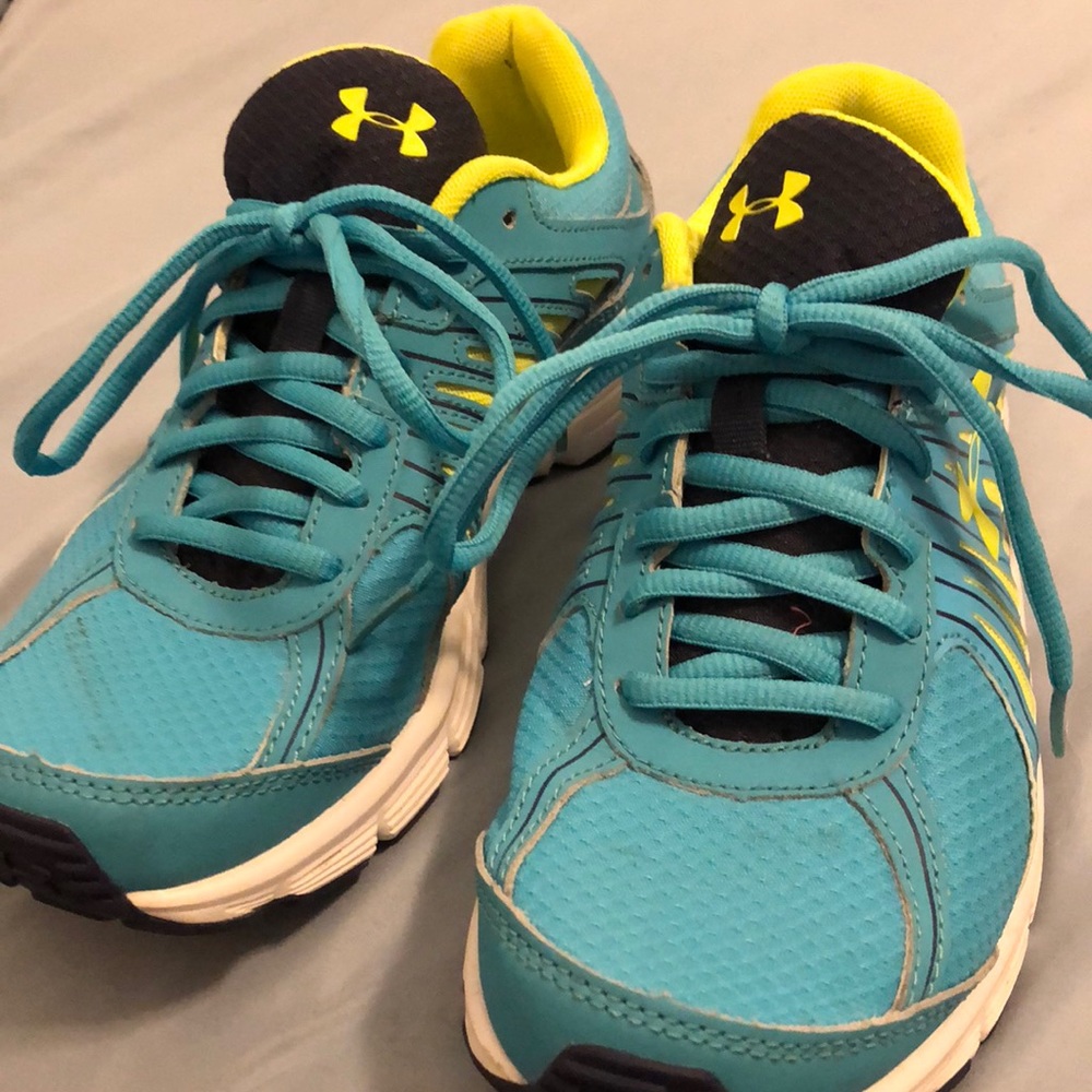 Athletic shoes
